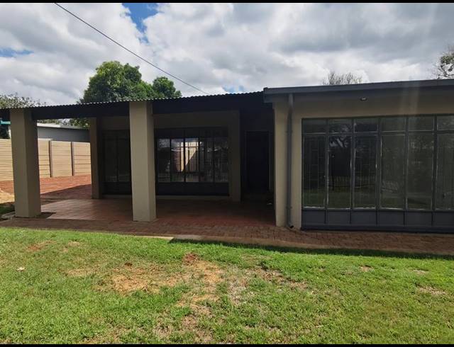 4 BEDROOM HOUSE FOR SALE IN SINOVILLE